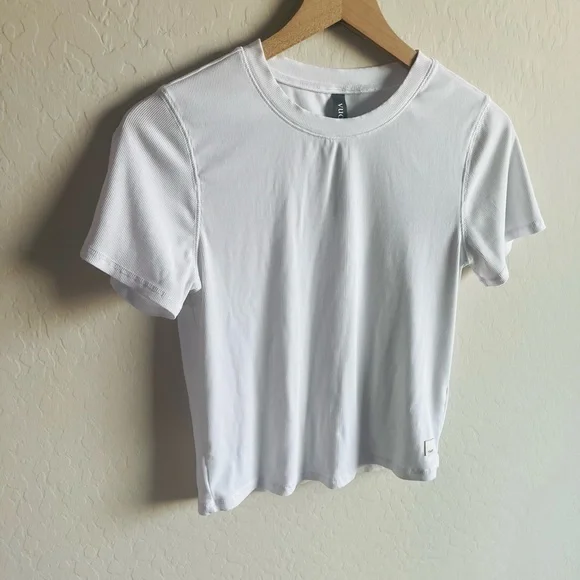 Vouri Women’s Short Sleeve Feather Classic Tee Size L - Picture 2 of 4